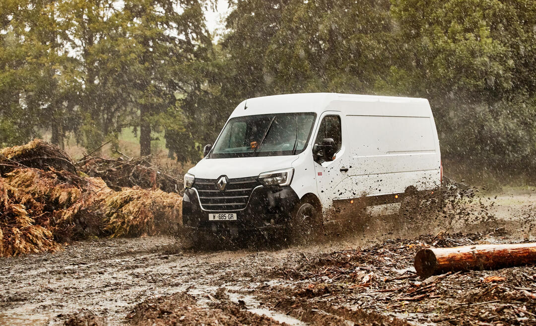 Nijwa-renault-master-in-bos-vermogen