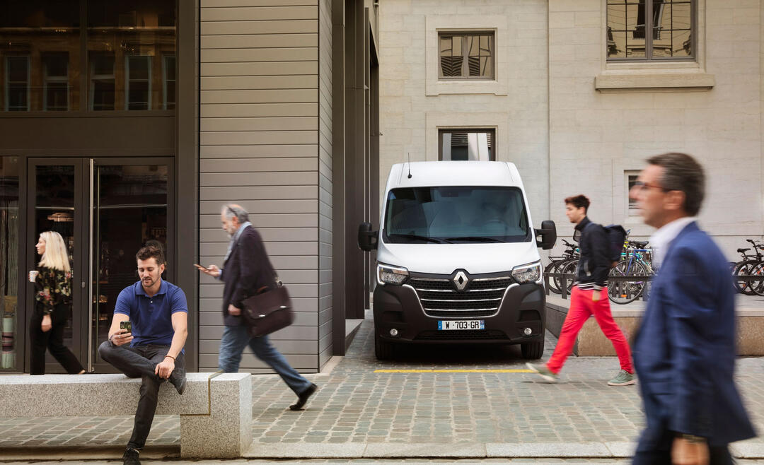 Renault-Master-Red-EDITION-Platform-Cabine-header