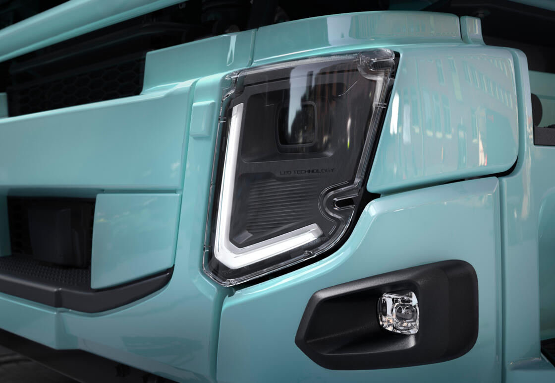 Volvo-FE-head-lights
