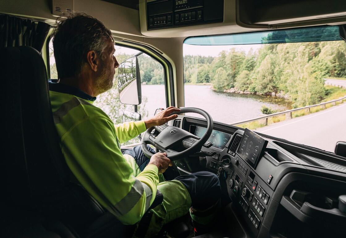 nijwa-volvo-fmx-chauffeur-dashboard