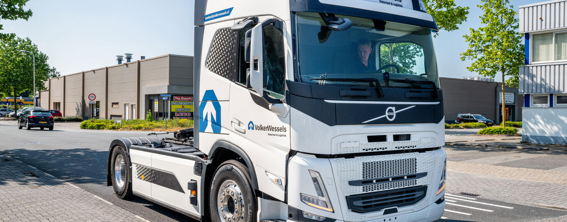 VolkerWessels bouwt aan een emissievrije toekomst met elektrische Volvo FM
