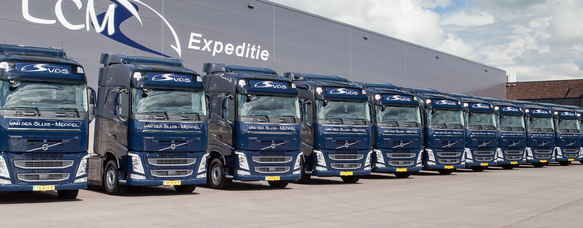 Vijftien Volvo FH 4x2 Globetrotters voor Van der Sluis Transport (VDS)