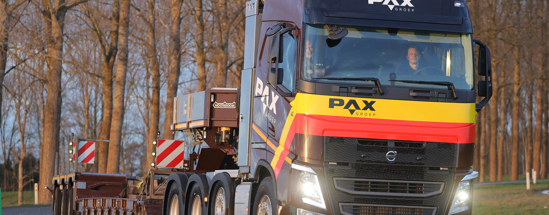 Af fabriek Volvo's FH op maat voor PAX Bouw- en Industrieservice