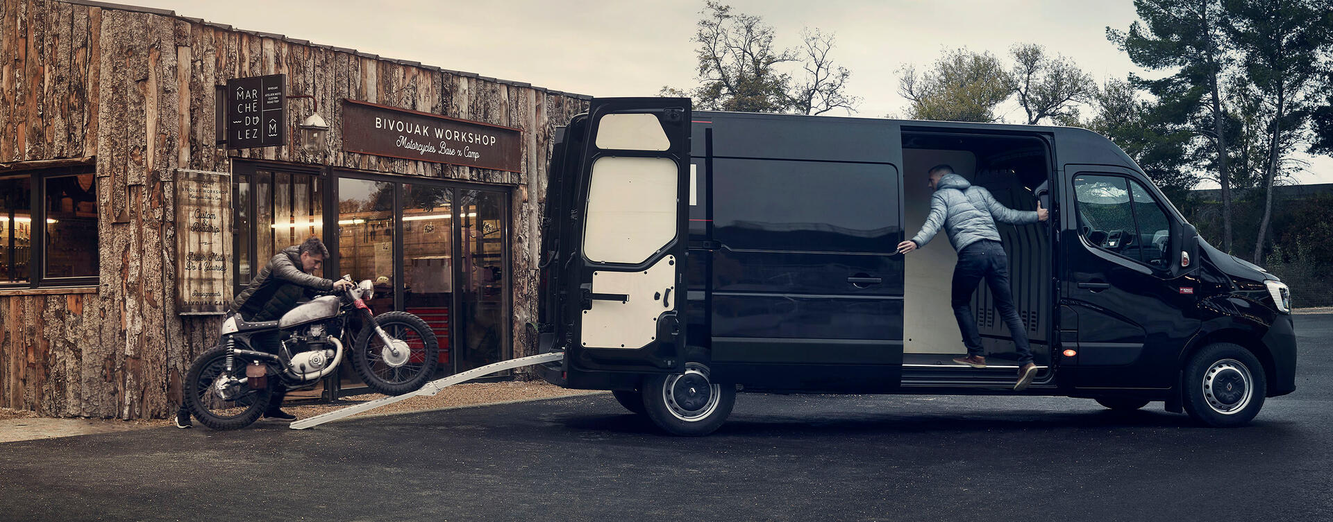 Nijwa-Renault-Master-bedrijfswagen-gemakkelijk-inladen