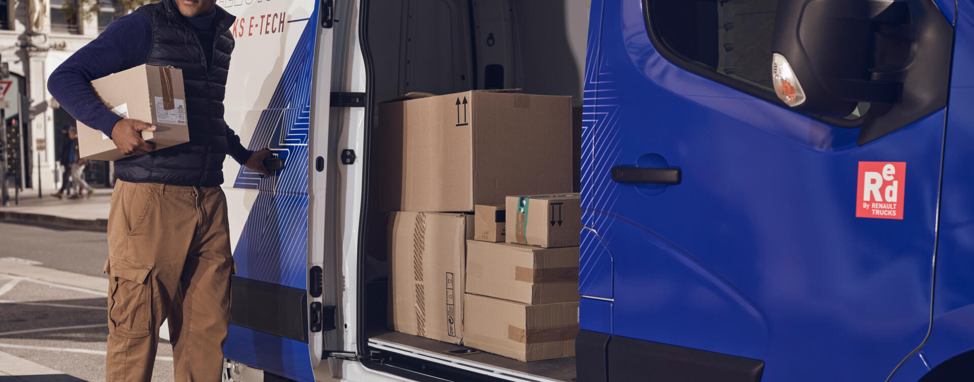 Nijwa-renault-master-e-tech-pakket-bezorgen-koerier