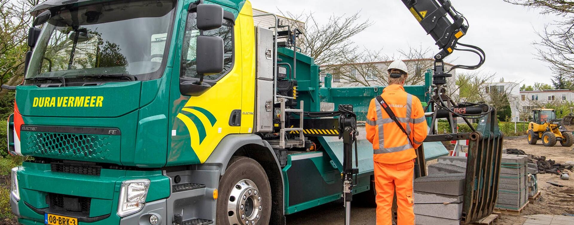 Eerste zware elektrische truck in GWW-sector in Amsterdamse binnenstad