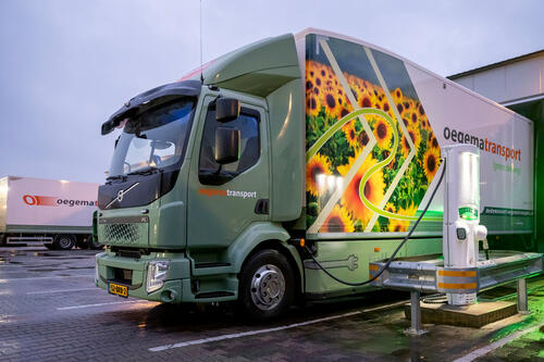 volvo-fl-electric-oegema-opladen-schemering
