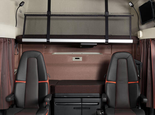 Nijwa-Volvo-FH16-chairs