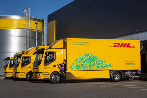 volvo-fl-electric-dhl-parcel-zijaanzicht
