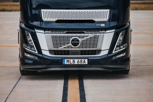 Volvo FH16 Aero-front