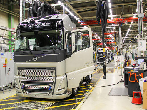 nieuwe-volvo-fh-op-productielijn-3000