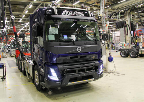 nieuwe-volvo-fmx-op-productielijn-3000