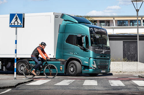 volvo-fm-met-botswaarschuwing