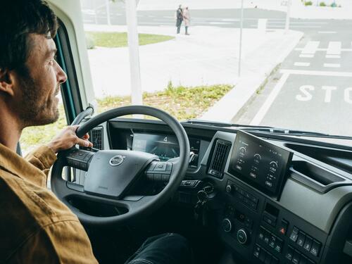 chauffeur-nieuwe-volvo-fm-3000