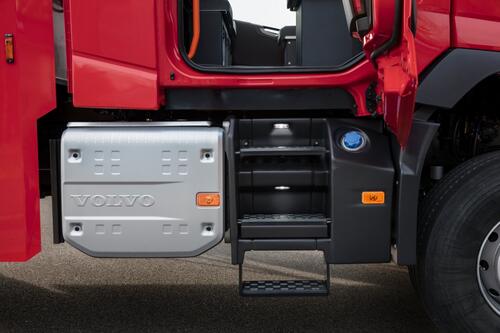 volvo-crew-cab-instap