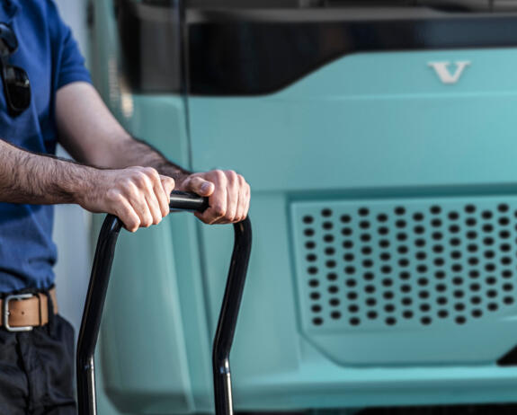 Volvo-Electric-detail