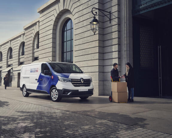 Renault Trafic E-Tech header