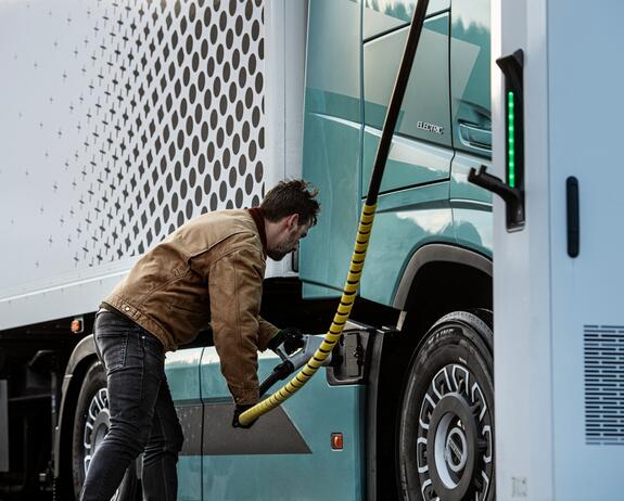 Nijwa-Volvo-FH-Electric-010
