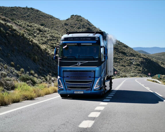 Volvo Trucks waterstoftruck header Volvo Trucks waterstoftruck header